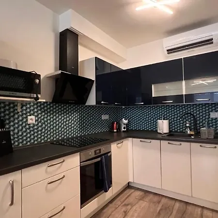 Apartment Air-conditioned, 2 With Balcony, New Building Raca