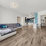 Apartamento Air-conditioned, 2 With Balcony, New Building Raca