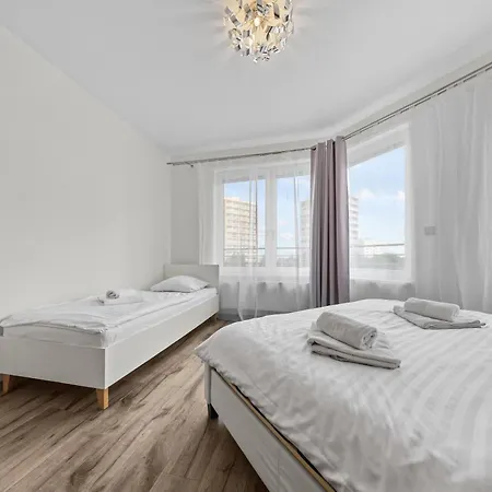 Air-conditioned, 2 With Balcony, New Building Raca Братислава