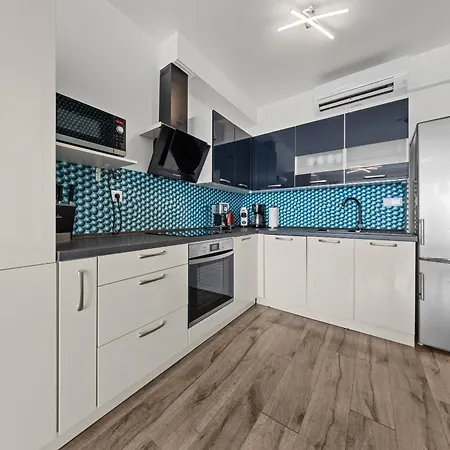 Air-conditioned, 2 With Balcony, New Building Raca Apartmán