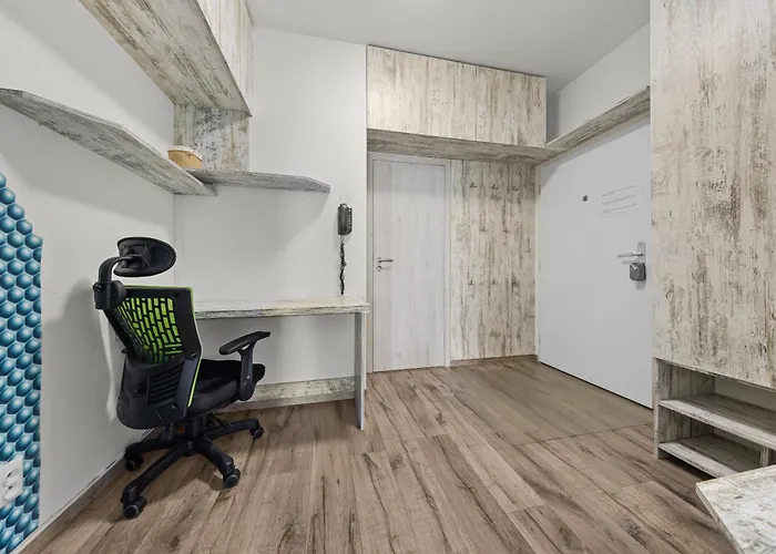 Air-conditioned, 2 With Balcony, New Building Raca דירה