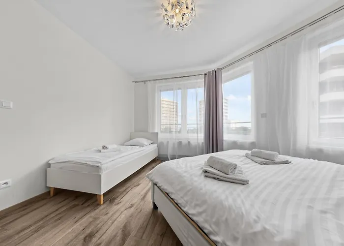 Air-conditioned, 2 With Balcony, New Building Raca ברטיסלאבה