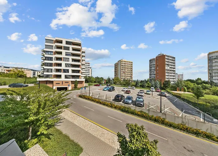 Air-conditioned, 2 With Balcony, New Building Raca דירה